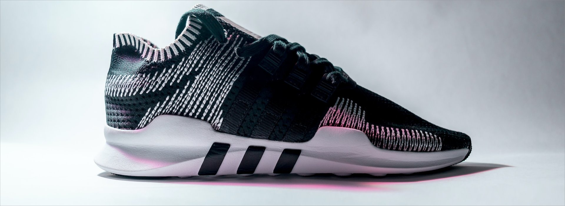 Titelseite -Sportschuhe Geschäft thomas serer Jq3IXFoEeUU unsplash1